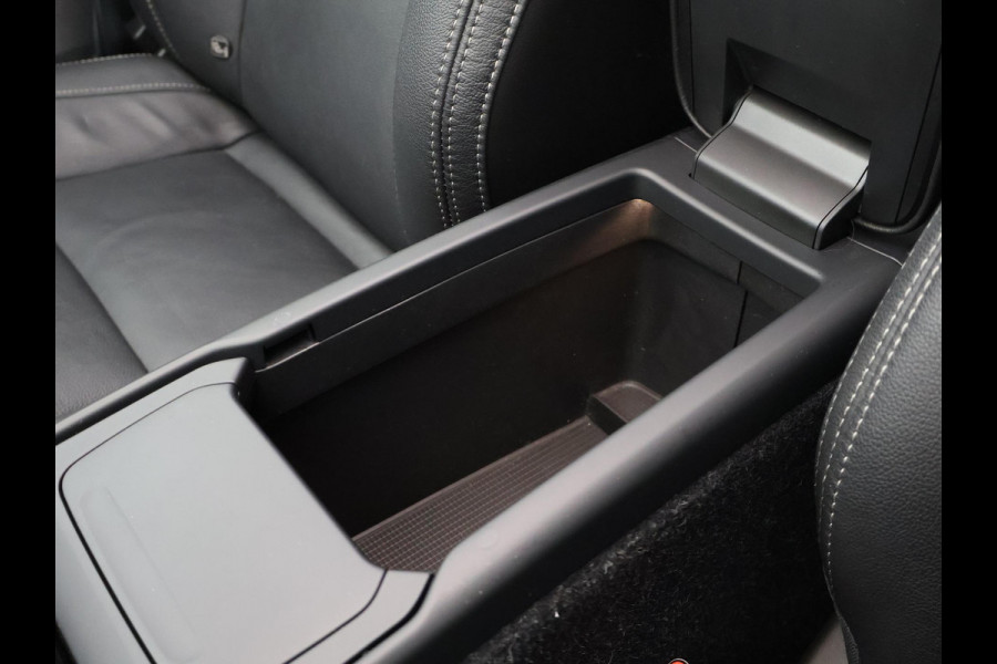 Volvo XC40 P8 AWD R-DESIGN ACCU SOH 93% GARANTIE 11-2030* BEREIK 462 KM WLTP. NL AUTO. BIJNA 2021.PARKEERSENSOREN V+A . 360 CAMERA V+A . APPLE CARPLAY & ADNROID AUTO . STOEL -EN STUURVERWARMING