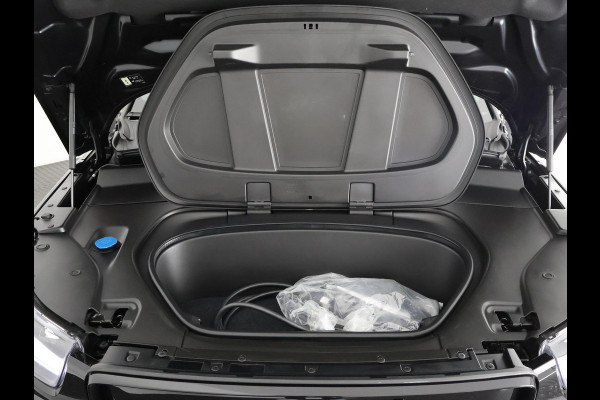 Volvo XC40 P8 AWD R-DESIGN ACCU SOH 93% GARANTIE 11-2030* BEREIK 462 KM WLTP. NL AUTO. BIJNA 2021.PARKEERSENSOREN V+A . 360 CAMERA V+A . APPLE CARPLAY & ADNROID AUTO . STOEL -EN STUURVERWARMING