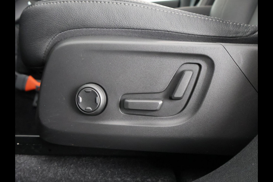 Volvo XC40 P8 AWD R-DESIGN ACCU SOH 93% GARANTIE 11-2030* BEREIK 462 KM WLTP. NL AUTO. BIJNA 2021.PARKEERSENSOREN V+A . 360 CAMERA V+A . APPLE CARPLAY & ADNROID AUTO . STOEL -EN STUURVERWARMING