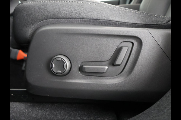 Volvo XC40 P8 AWD R-DESIGN ACCU SOH 93% GARANTIE 11-2030* BEREIK 462 KM WLTP. NL AUTO. BIJNA 2021.PARKEERSENSOREN V+A . 360 CAMERA V+A . APPLE CARPLAY & ADNROID AUTO . STOEL -EN STUURVERWARMING