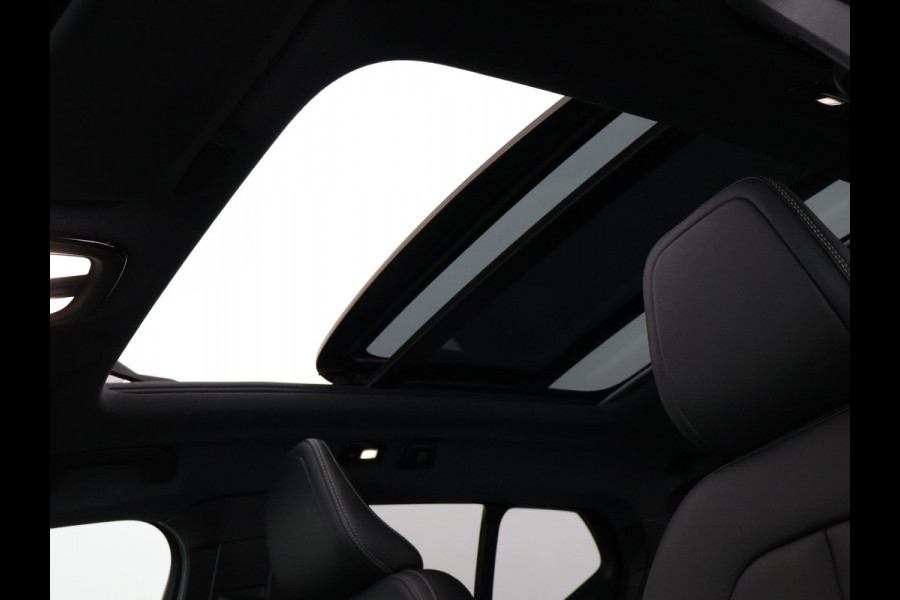 Volvo XC40 P8 AWD R-DESIGN ACCU SOH 93% GARANTIE 11-2030* BEREIK 462 KM WLTP. NL AUTO. BIJNA 2021.PARKEERSENSOREN V+A . 360 CAMERA V+A . APPLE CARPLAY & ADNROID AUTO . STOEL -EN STUURVERWARMING