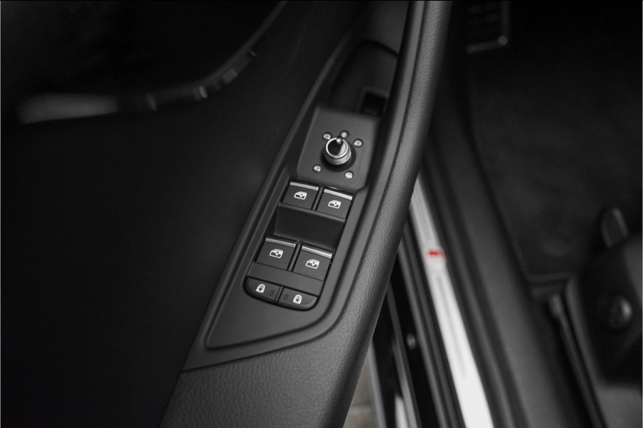 Audi A5 Sportback 35 TFSI S Edition Competition Pano Matrix Zwart Optiek 19"