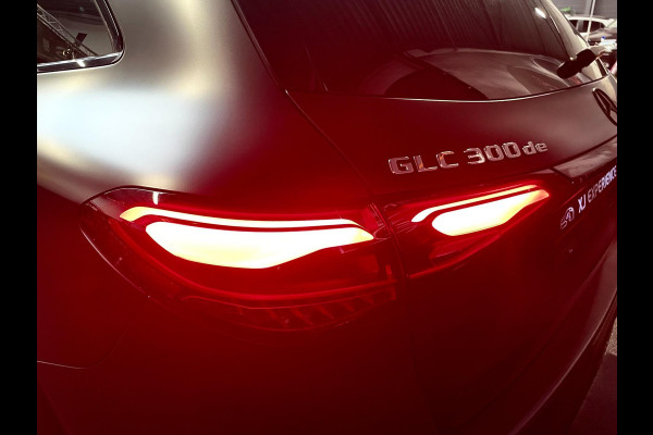 Mercedes-Benz GLC 300de 4MATIC AMG Line PANODAK HUD