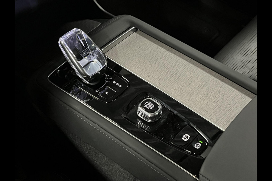 Volvo XC90 2.0 T8 Plug-in hybrid AWD Ultra Dark Luchtvering | Massage | Bowers & Wilkins | Trekhaak | Adapt. Cruise | Stoelventilatie | 22" wielen | 360 camera | Head-up