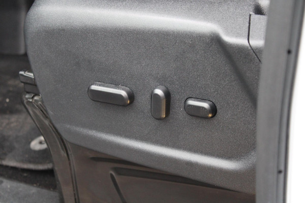 Ford Transit Custom 320 2.0 TDCI L2H1 Limited DC | Trekhaak | Stoelverwarming | Navigatie | Camera | Cruise Control Adaptive |