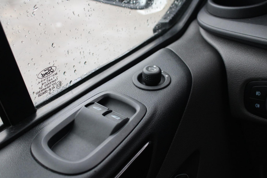 Ford Transit Custom 320 2.0 TDCI L2H1 Limited DC | Trekhaak | Stoelverwarming | Navigatie | Camera | Cruise Control Adaptive |