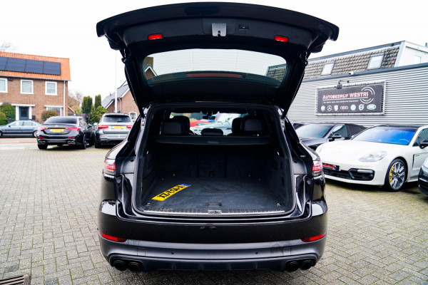 Porsche Cayenne 3.0 E-Hybrid | Sport Chrono | Panorama | Luxe Leder | Luchtvering | Bose Surround sound | Soft Close | Luchtvering