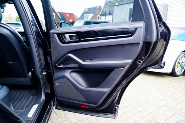 Porsche Cayenne 3.0 E-Hybrid | Sport Chrono | Panorama | Luxe Leder | Luchtvering | Bose Surround sound | Soft Close | Luchtvering