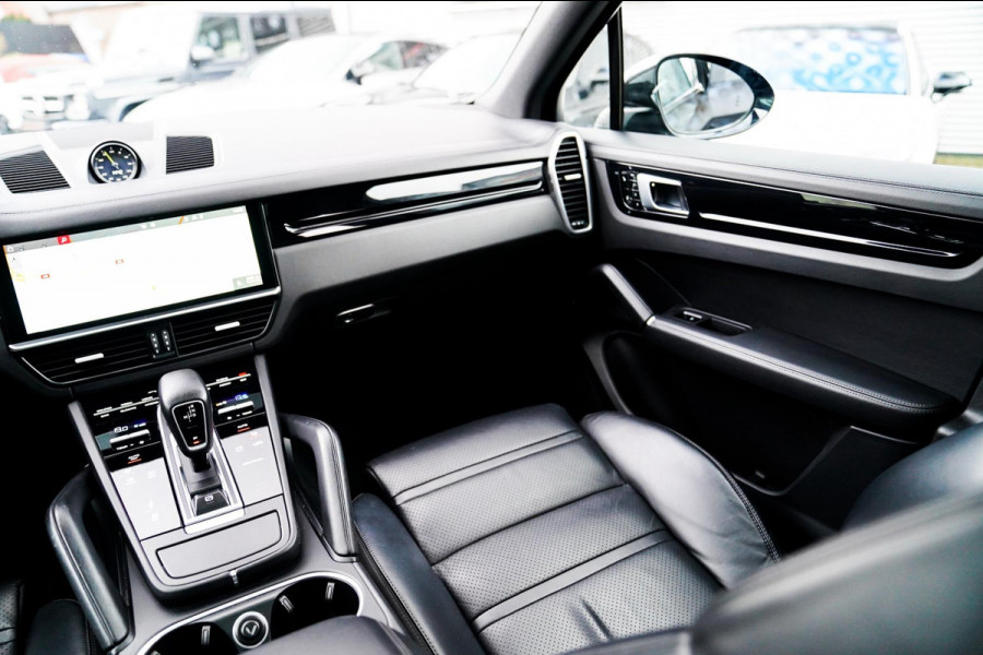 Porsche Cayenne 3.0 E-Hybrid | Sport Chrono | Panorama | Luxe Leder | Luchtvering | Bose Surround sound | Soft Close | Luchtvering