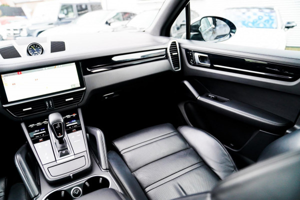 Porsche Cayenne 3.0 E-Hybrid | Sport Chrono | Panorama | Luxe Leder | Luchtvering | Bose Surround sound | Soft Close | Luchtvering