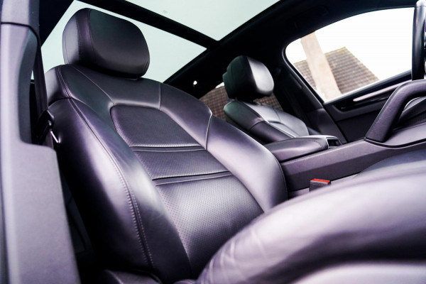 Porsche Cayenne 3.0 E-Hybrid | Sport Chrono | Panorama | Luxe Leder | Luchtvering | Bose Surround sound | Soft Close | Luchtvering