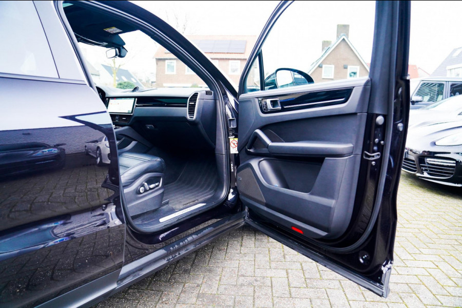 Porsche Cayenne 3.0 E-Hybrid | Sport Chrono | Panorama | Luxe Leder | Luchtvering | Bose Surround sound | Soft Close | Luchtvering
