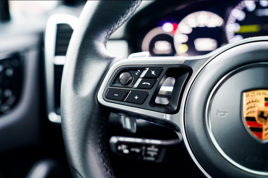 Porsche Cayenne 3.0 E-Hybrid | Sport Chrono | Panorama | Luxe Leder | Luchtvering | Bose Surround sound | Soft Close | Luchtvering