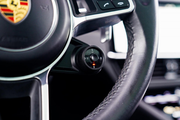 Porsche Cayenne 3.0 E-Hybrid | Sport Chrono | Panorama | Luxe Leder | Luchtvering | Bose Surround sound | Soft Close | Luchtvering