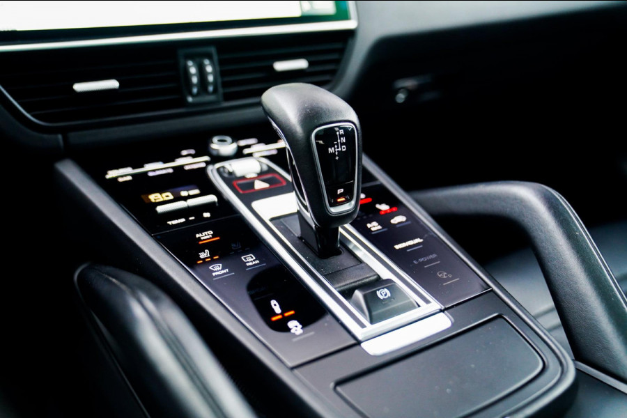 Porsche Cayenne 3.0 E-Hybrid | Sport Chrono | Panorama | Luxe Leder | Luchtvering | Bose Surround sound | Soft Close | Luchtvering