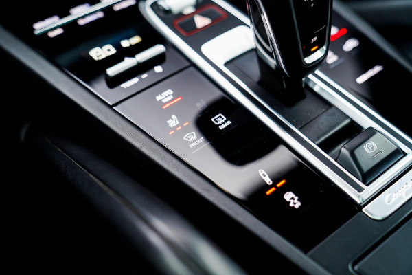 Porsche Cayenne 3.0 E-Hybrid | Sport Chrono | Panorama | Luxe Leder | Luchtvering | Bose Surround sound | Soft Close | Luchtvering