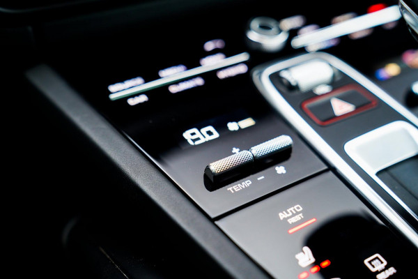 Porsche Cayenne 3.0 E-Hybrid | Sport Chrono | Panorama | Luxe Leder | Luchtvering | Bose Surround sound | Soft Close | Luchtvering