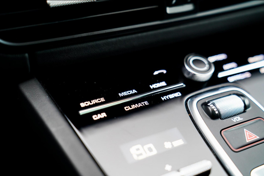 Porsche Cayenne 3.0 E-Hybrid | Sport Chrono | Panorama | Luxe Leder | Luchtvering | Bose Surround sound | Soft Close | Luchtvering