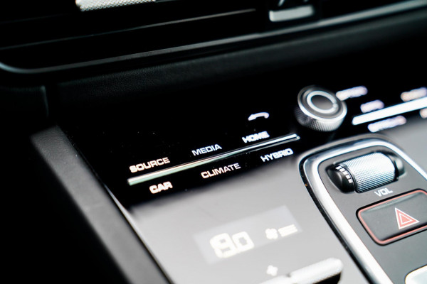 Porsche Cayenne 3.0 E-Hybrid | Sport Chrono | Panorama | Luxe Leder | Luchtvering | Bose Surround sound | Soft Close | Luchtvering