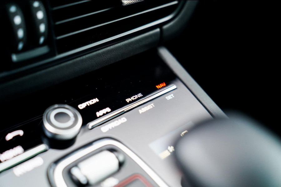 Porsche Cayenne 3.0 E-Hybrid | Sport Chrono | Panorama | Luxe Leder | Luchtvering | Bose Surround sound | Soft Close | Luchtvering