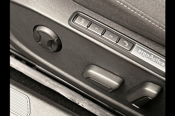 Volkswagen Golf 1.5 eTSI Life Business Navigatie Massage Stoel&stuur verwarming Orgineel Nederlands