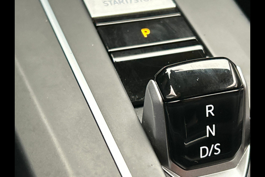 Volkswagen Golf 1.5 eTSI Life Business Navigatie Massage Stoel&stuur verwarming Orgineel Nederlands