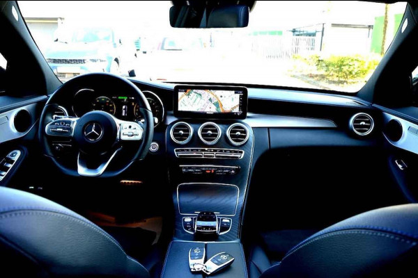 Mercedes-Benz C-Klasse Estate 300 e AMG 360º/LEER/NAVI/PANO