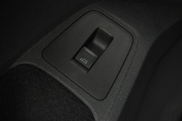 Volkswagen Tiguan 1.5 TSI Elegance Automaat, Volleder, Digital Dash