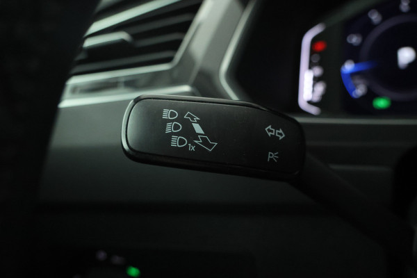 Volkswagen Tiguan 1.5 TSI Elegance Automaat, Volleder, Digital Dash