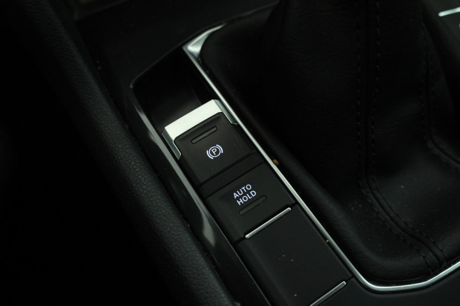 Volkswagen Tiguan 1.5 TSI Elegance Automaat, Volleder, Digital Dash