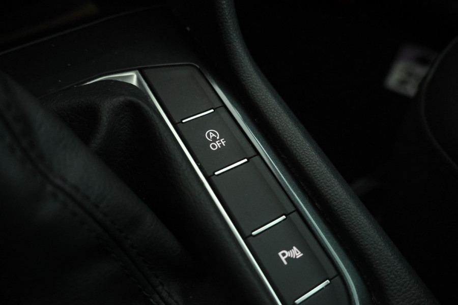Volkswagen Tiguan 1.5 TSI Elegance Automaat, Volleder, Digital Dash