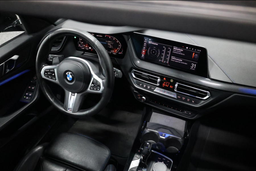 BMW 1-serie M135i xDrive 306+PK M-PERFORMANCE/LED/VIRTUAL/SFEER/PANO/LEER+S.VERWARMING/CAM/LMV/ACC/ECC/12 MND GARANTIE!