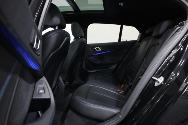 BMW 1-serie M135i xDrive 306+PK M-PERFORMANCE/LED/VIRTUAL/SFEER/PANO/LEER+S.VERWARMING/CAM/LMV/ACC/ECC/12 MND GARANTIE!