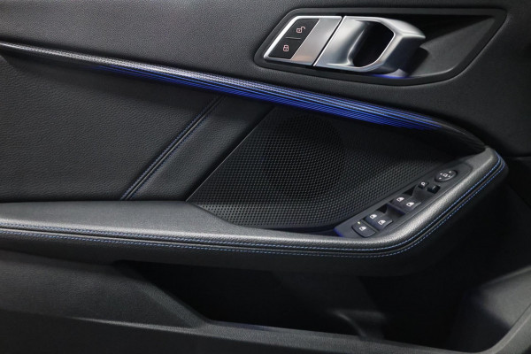 BMW 1-serie M135i xDrive 306+PK M-PERFORMANCE/LED/VIRTUAL/SFEER/PANO/LEER+S.VERWARMING/CAM/LMV/ACC/ECC/12 MND GARANTIE!