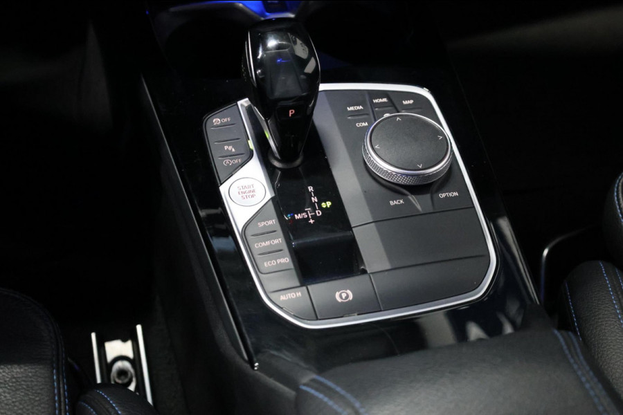 BMW 1-serie M135i xDrive 306+PK M-PERFORMANCE/LED/VIRTUAL/SFEER/PANO/LEER+S.VERWARMING/CAM/LMV/ACC/ECC/12 MND GARANTIE!
