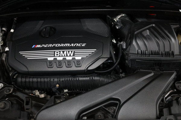 BMW 1-serie M135i xDrive 306+PK M-PERFORMANCE/LED/VIRTUAL/SFEER/PANO/LEER+S.VERWARMING/CAM/LMV/ACC/ECC/12 MND GARANTIE!
