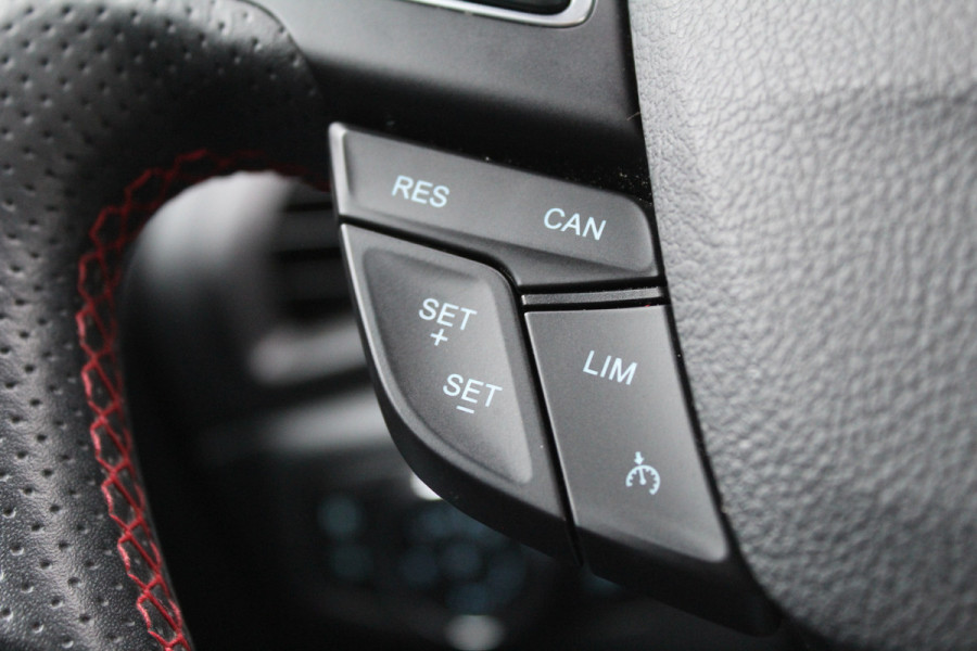 Ford EcoSport 1.0 EcoBoost 125PK ST-Line | Schuif/Kantel dak | Trekhaak | B&O | BLIS | Navigatie