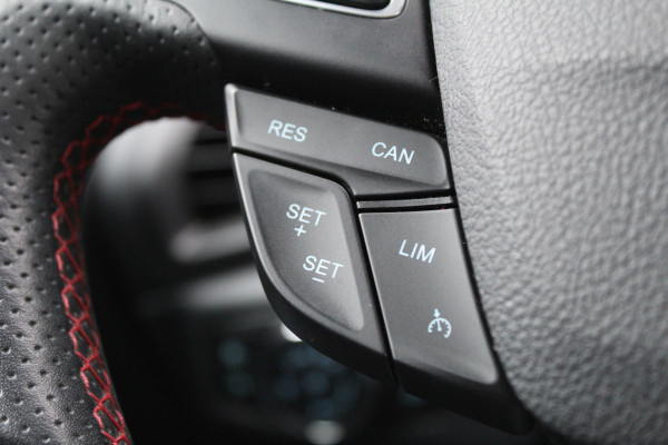 Ford EcoSport 1.0 EcoBoost 125PK ST-Line | Schuif/Kantel dak | Trekhaak | B&O | BLIS | Navigatie