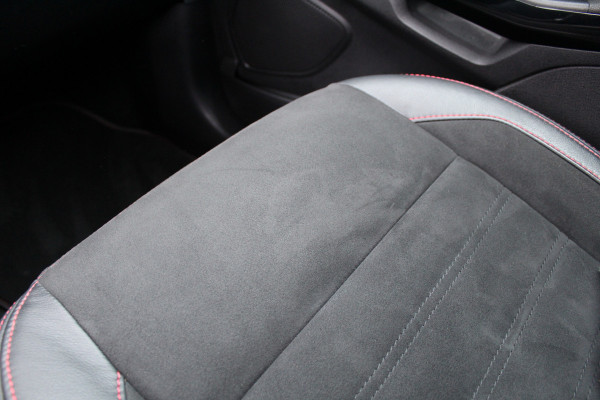 Ford EcoSport 1.0 EcoBoost 125PK ST-Line | Schuif/Kantel dak | Trekhaak | B&O | BLIS | Navigatie