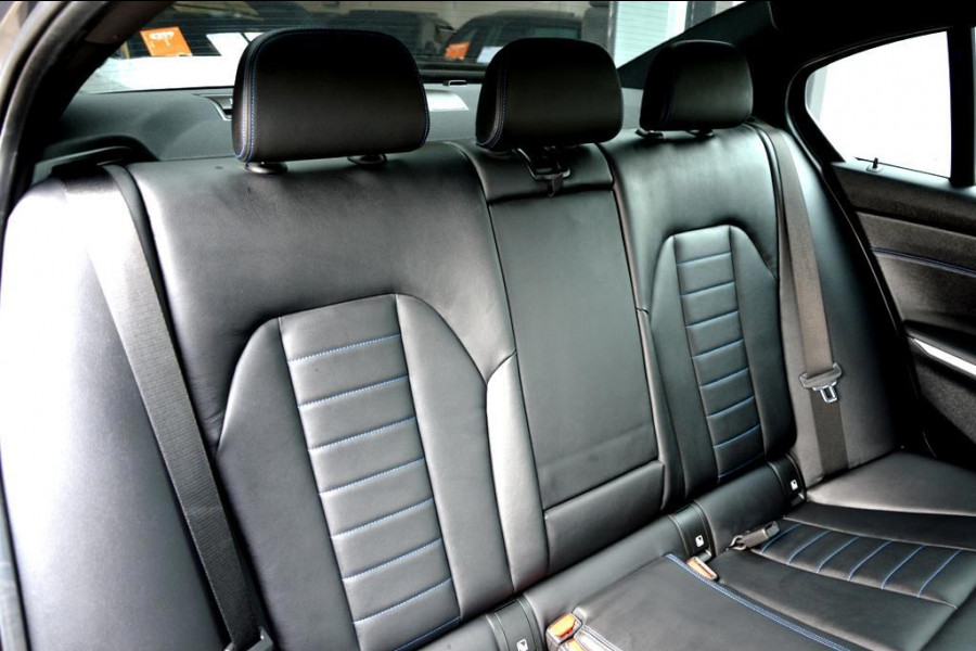 BMW 3-serie 330e High Executive AUT 292PK LED/LEER/NAV/LMV19