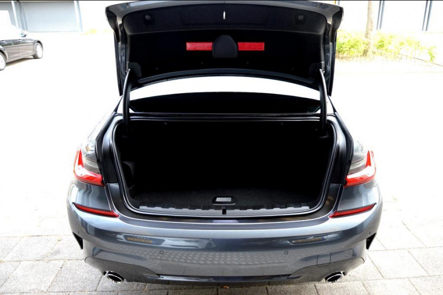 BMW 3-serie 330e High Executive AUT 292PK LED/LEER/NAV/LMV19