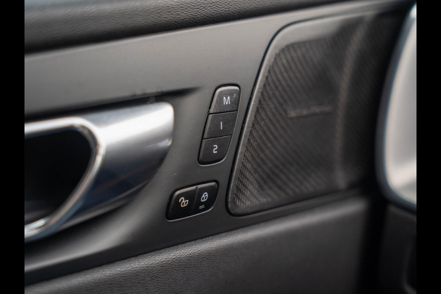 Volvo XC60 2.0 T8 AWD 406PK Polestar Engineered / Pano / ACC / Keyless / 360 / Memory