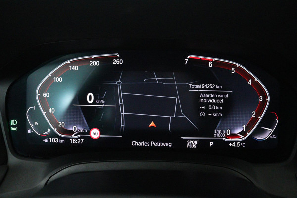 BMW 3-serie 330i Executive Edition (ACHTERUITRIJCAMERA, NAVIGATIE, HEAD-UP DISPLAY, PARKEERSENSOREN, DEALER ONDERHOUDEN)