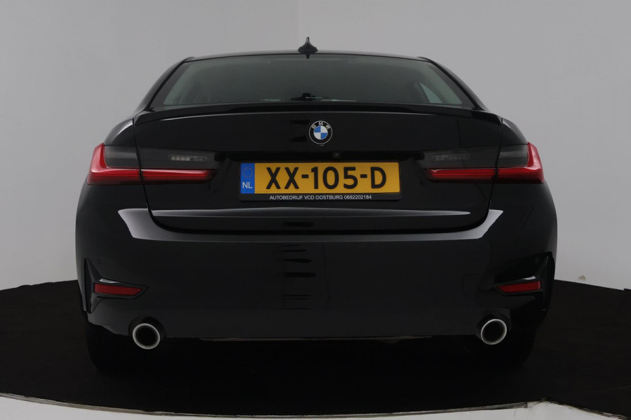 BMW 3-serie 330i Executive Edition (ACHTERUITRIJCAMERA, NAVIGATIE, HEAD-UP DISPLAY, PARKEERSENSOREN, DEALER ONDERHOUDEN)
