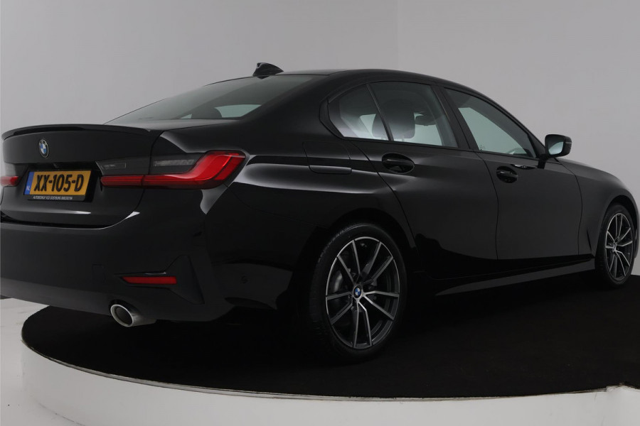 BMW 3-serie 330i Executive Edition (ACHTERUITRIJCAMERA, NAVIGATIE, HEAD-UP DISPLAY, PARKEERSENSOREN, DEALER ONDERHOUDEN)
