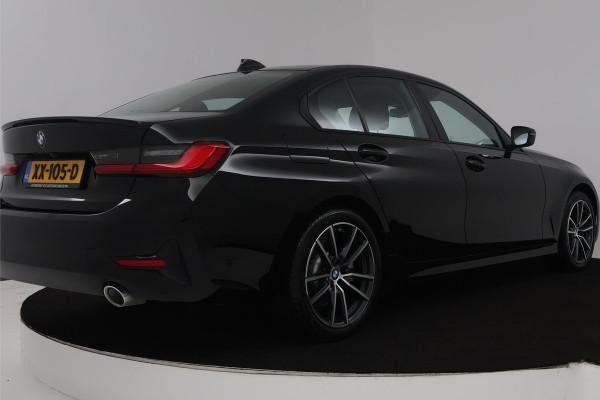 BMW 3-serie 330i Executive Edition (ACHTERUITRIJCAMERA, NAVIGATIE, HEAD-UP DISPLAY, PARKEERSENSOREN, DEALER ONDERHOUDEN)