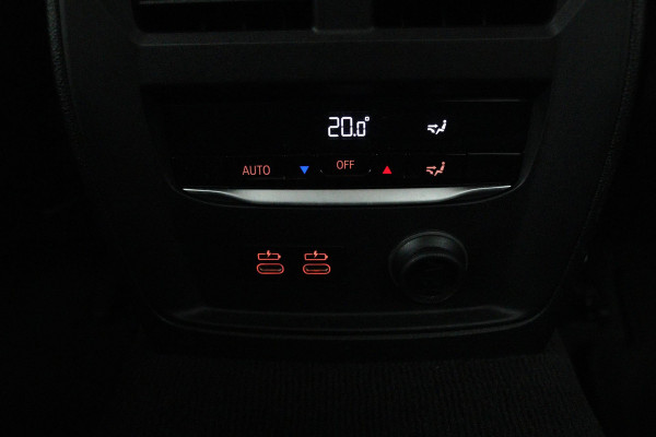 BMW 3-serie 330i Executive Edition (ACHTERUITRIJCAMERA, NAVIGATIE, HEAD-UP DISPLAY, PARKEERSENSOREN, DEALER ONDERHOUDEN)