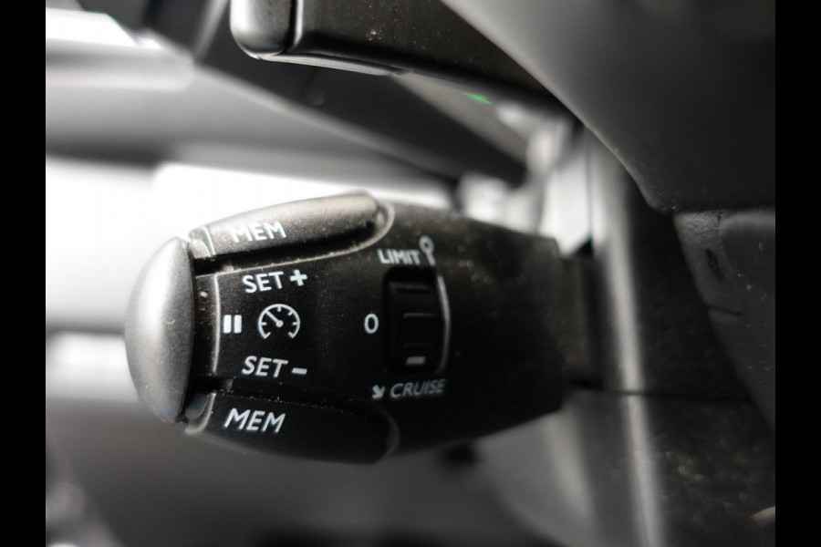 Opel Vivaro 145pk Automaat L3H1 Edition Dubbele Cabine Airco Cruise control Navigatie Trekhaak Carplay Camera Parkeersensoren