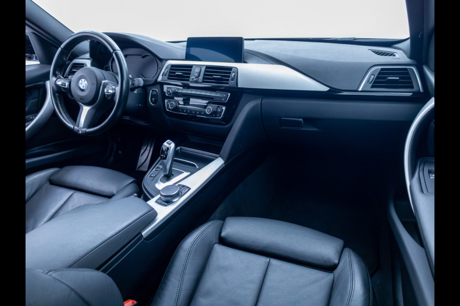 BMW 3 Serie Touring 318i M Sport Edition | Leer | Stoelverwarming | Elec. trekhaak | Navigatie pro | Camera | Cruise, LMV 18", Elec. achterklep