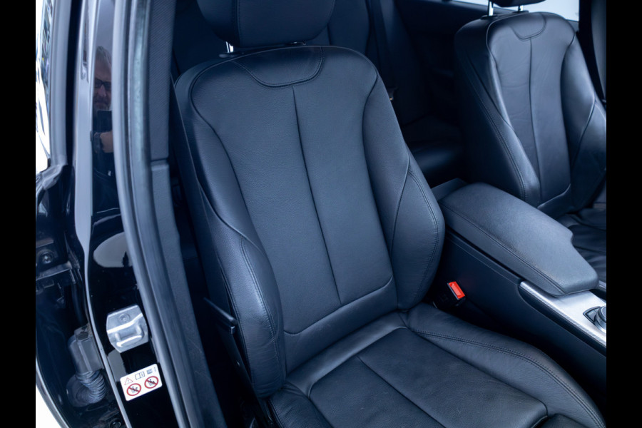 BMW 3 Serie Touring 318i M Sport Edition | Leer | Stoelverwarming | Elec. trekhaak | Navigatie pro | Camera | Cruise, LMV 18", Elec. achterklep
